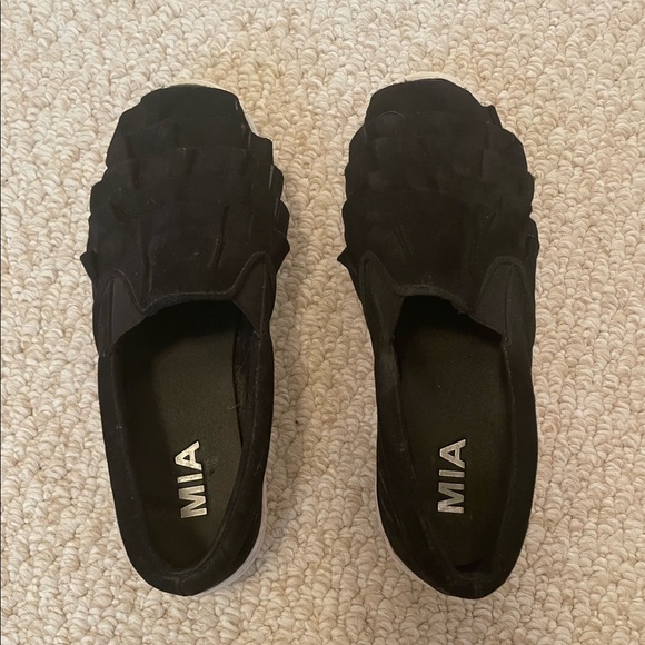 MIA Black Ruffle Platform Shoes - Picture 3 of 7